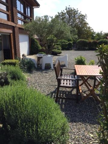 Loft Atypique Bed & Breakfast Villeneuve-de-Rivière Exterior foto