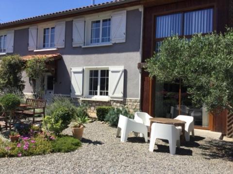 Loft Atypique Bed & Breakfast Villeneuve-de-Rivière Exterior foto