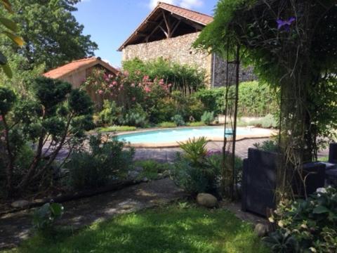 Loft Atypique Bed & Breakfast Villeneuve-de-Rivière Exterior foto